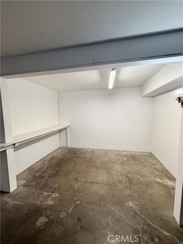 400 S Flower 8, Orange, CA 92868