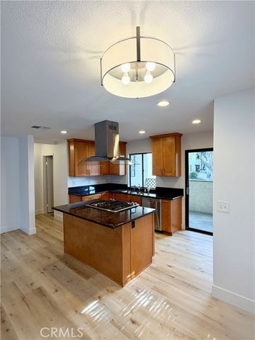 400 S Flower 8, Orange, CA 92868