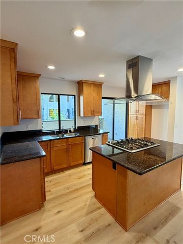 400 S Flower 8, Orange, CA 92868