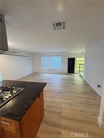 400 S Flower 8, Orange, CA 92868