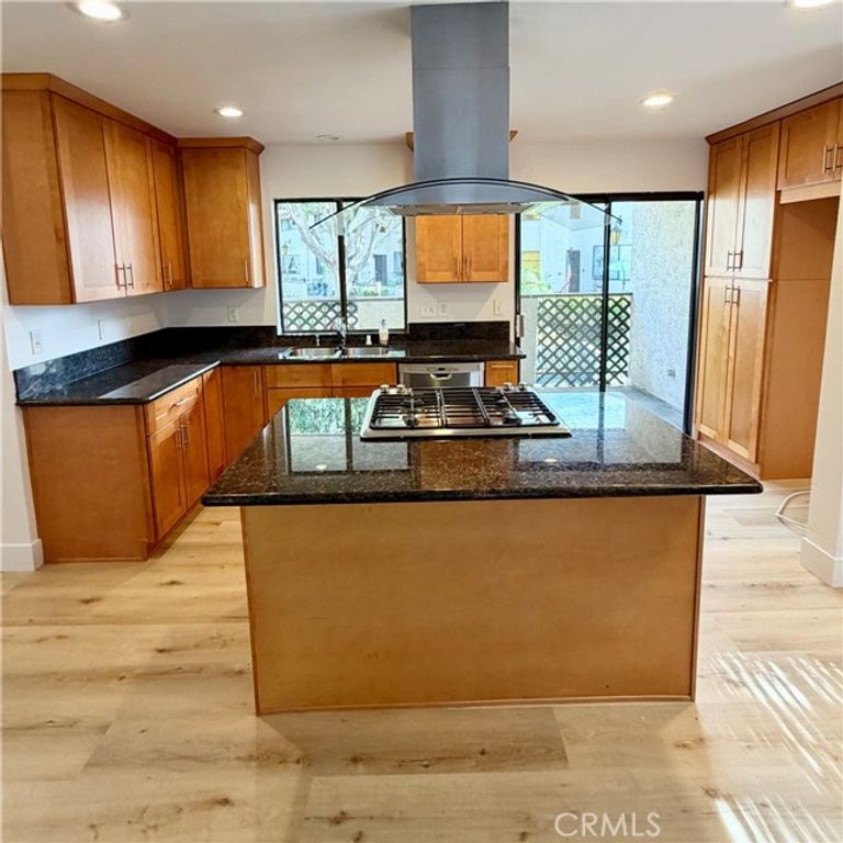 400 S Flower 8, Orange, CA 92868