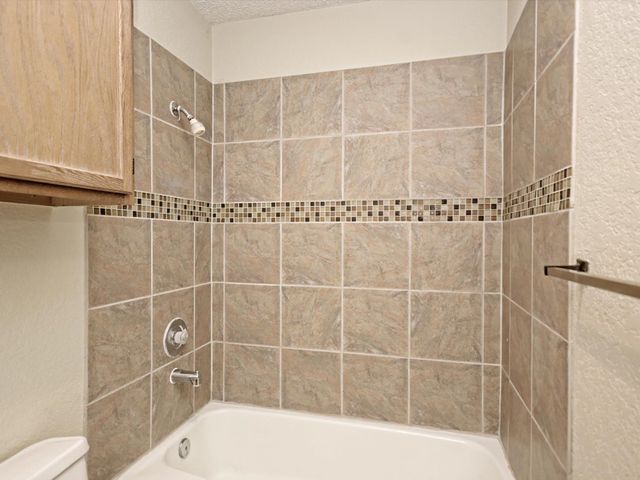 511 Cutty TRL A, Lakeway, TX 78734