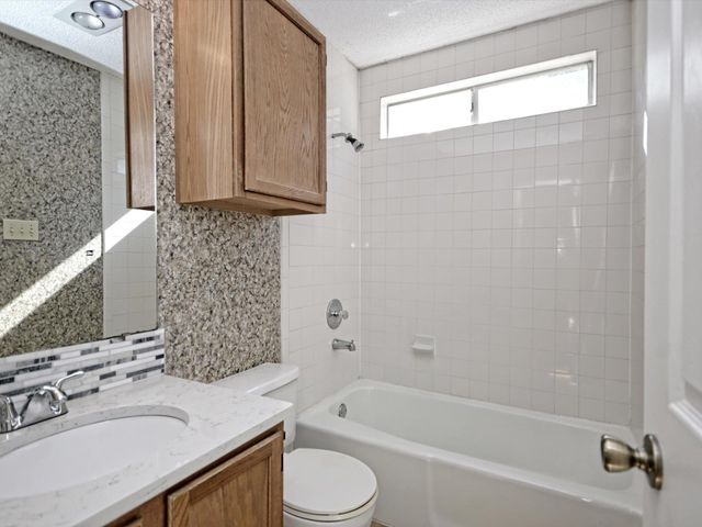 511 Cutty TRL A, Lakeway, TX 78734