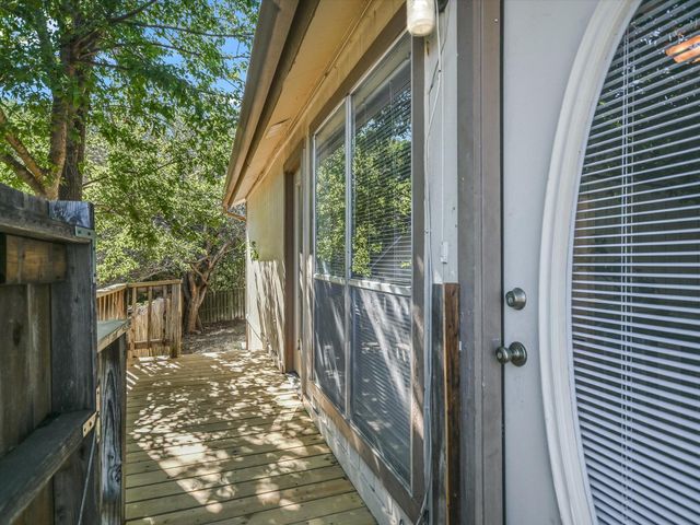 511 Cutty TRL A, Lakeway, TX 78734
