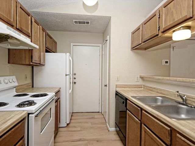 511 Cutty TRL A, Lakeway, TX 78734