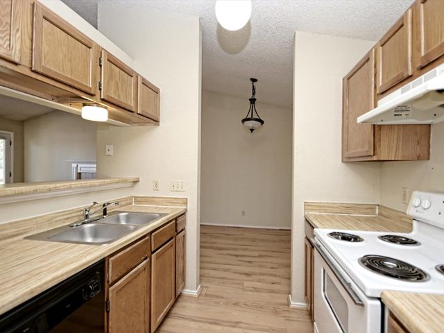 511 Cutty TRL A, Lakeway, TX 78734