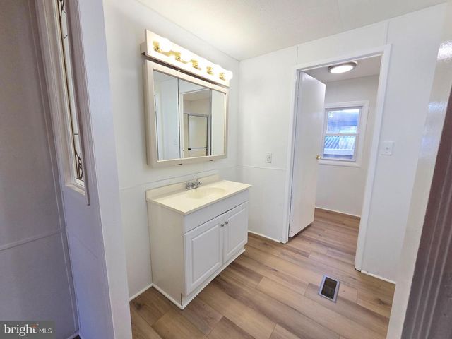 7 BARBARA LN, Barnegat, NJ 08005