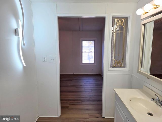 7 BARBARA LN, Barnegat, NJ 08005