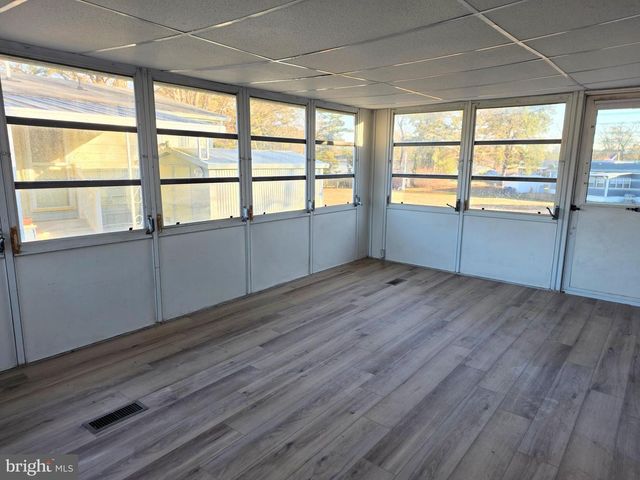 7 BARBARA LN, Barnegat, NJ 08005