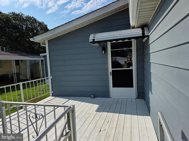 7 BARBARA LN, Barnegat, NJ 08005