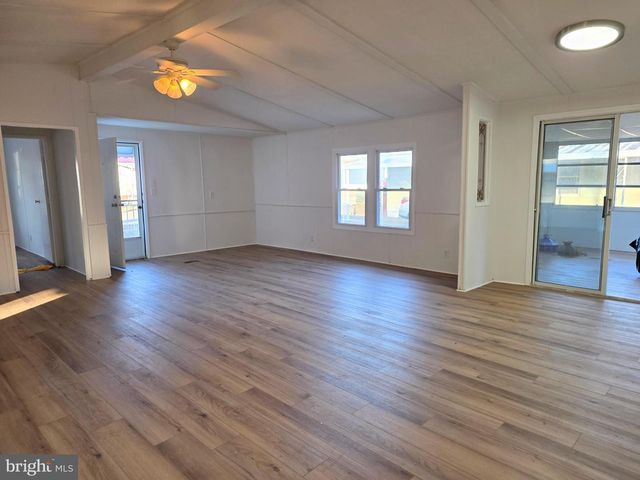 7 BARBARA LN, Barnegat, NJ 08005