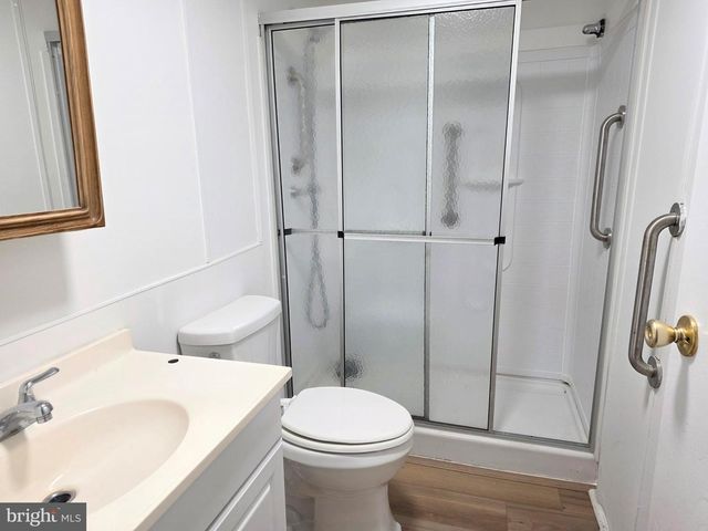 7 BARBARA LN, Barnegat, NJ 08005