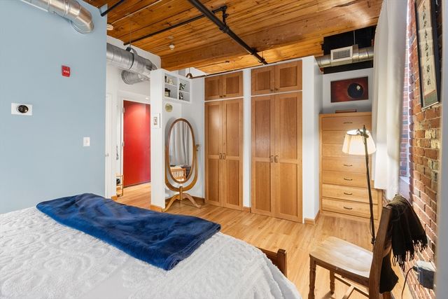 130 John St 107, Lowell, MA 01852