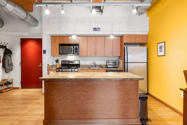 130 John St 107, Lowell, MA 01852