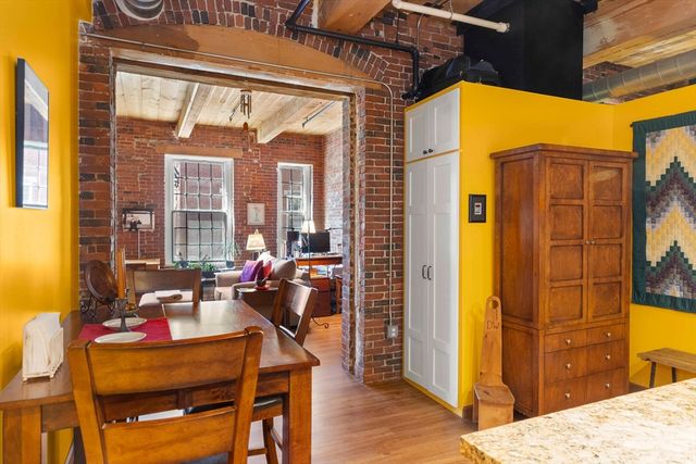 130 John St 107, Lowell, MA 01852