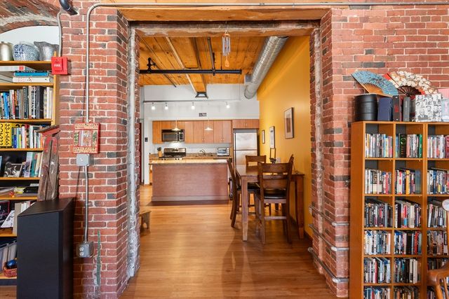 130 John St 107, Lowell, MA 01852