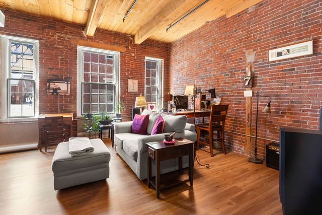 130 John St 107, Lowell, MA 01852