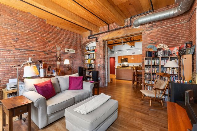 130 John St 107, Lowell, MA 01852