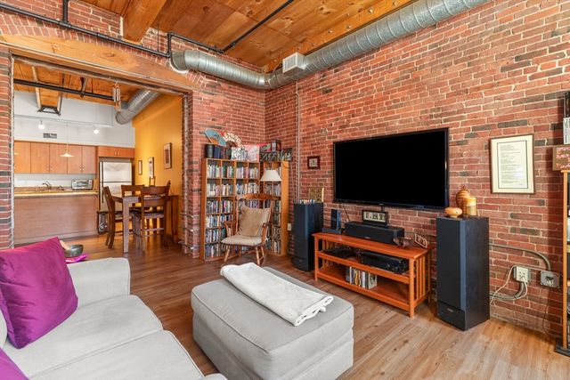 130 John St 107, Lowell, MA 01852