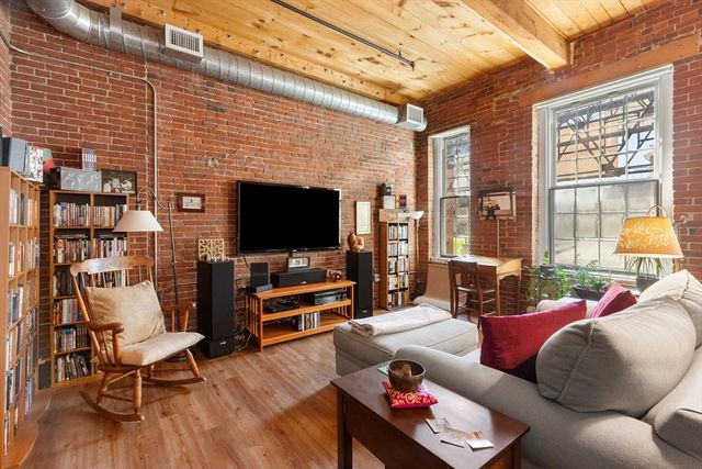 130 John St 107, Lowell, MA 01852