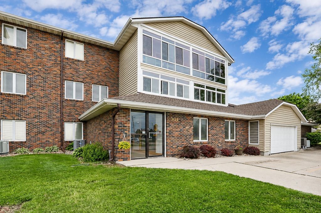 301 SE Delaware Avenue 302, Ankeny, IA 50021