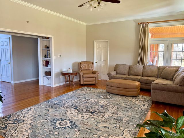 1235 Long Branch Road, Beattyville, KY 41311