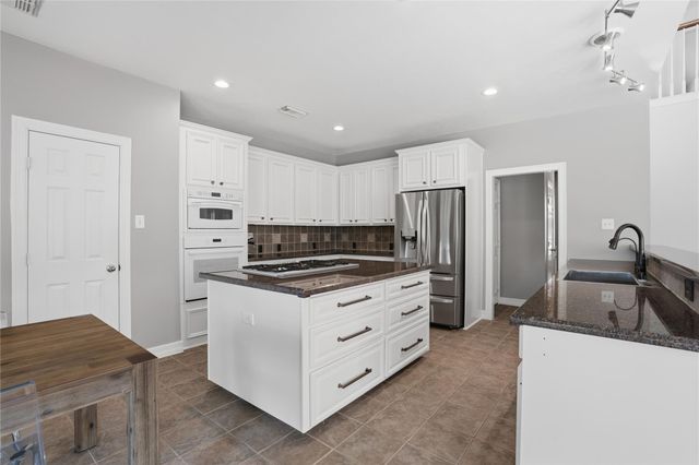 2803 Pinebend Drive, Pearland, TX 77584
