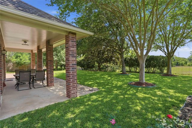 2803 Pinebend Drive, Pearland, TX 77584