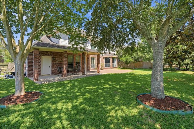 2803 Pinebend Drive, Pearland, TX 77584