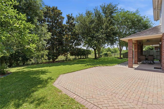 2803 Pinebend Drive, Pearland, TX 77584