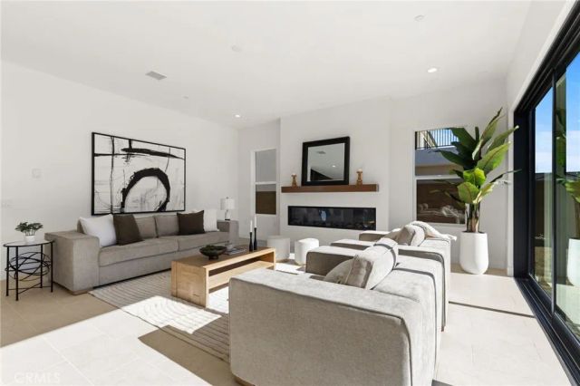 9530 N Andora Avenue, Chatsworth, CA 91311