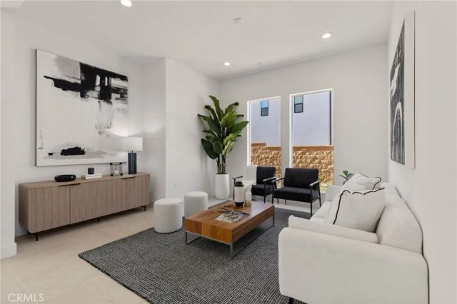 9530 N Andora Avenue, Chatsworth, CA 91311