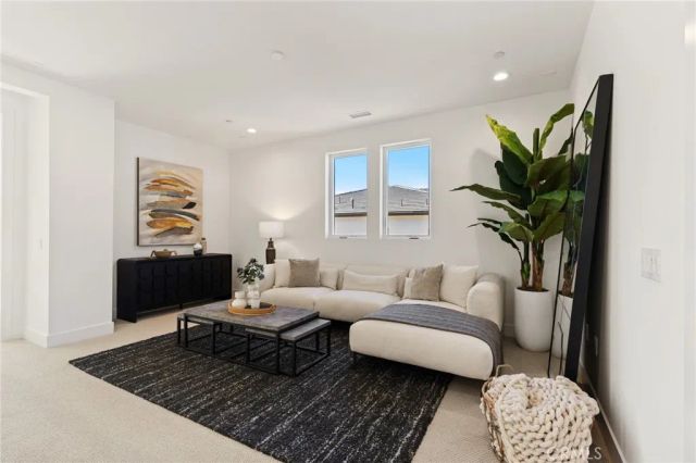 9530 N Andora Avenue, Chatsworth, CA 91311