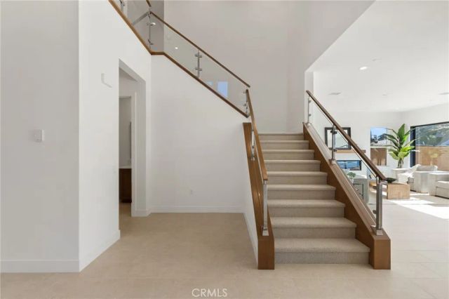 9530 N Andora Avenue, Chatsworth, CA 91311