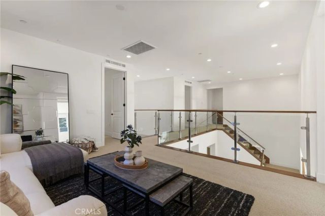 9530 N Andora Avenue, Chatsworth, CA 91311