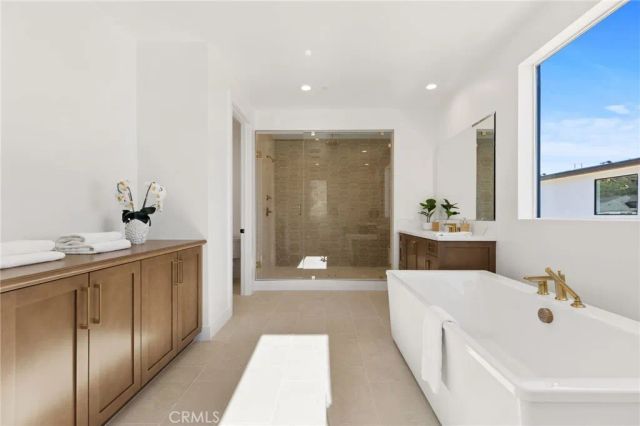 9530 N Andora Avenue, Chatsworth, CA 91311