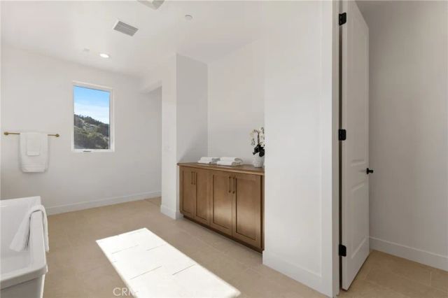 9530 N Andora Avenue, Chatsworth, CA 91311