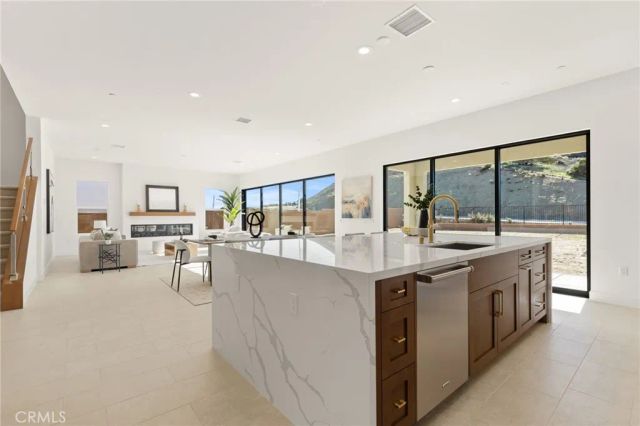 9530 N Andora Avenue, Chatsworth, CA 91311