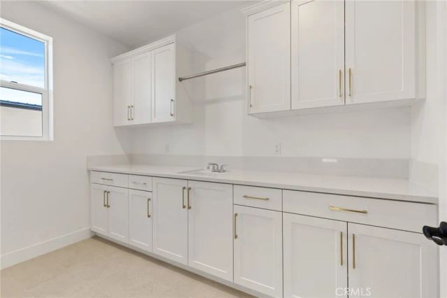 9530 N Andora Avenue, Chatsworth, CA 91311