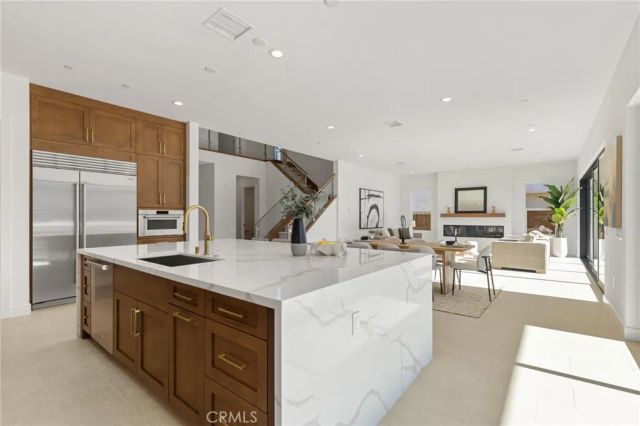 9530 N Andora Avenue, Chatsworth, CA 91311