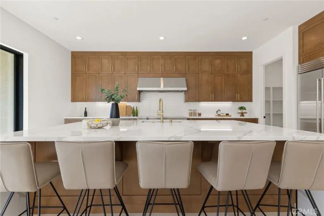9530 N Andora Avenue, Chatsworth, CA 91311