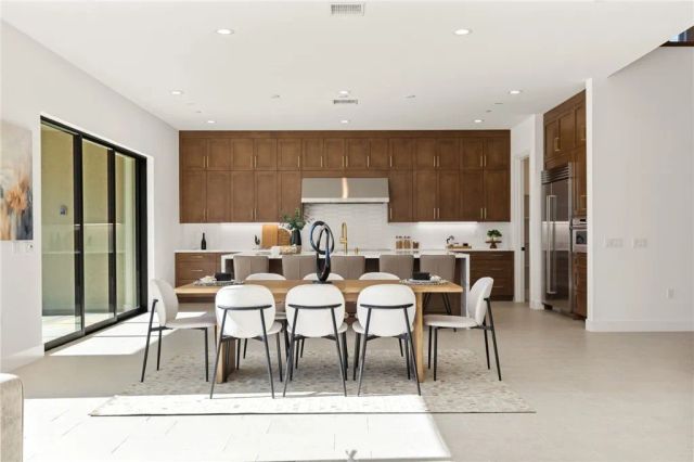 9530 N Andora Avenue, Chatsworth, CA 91311