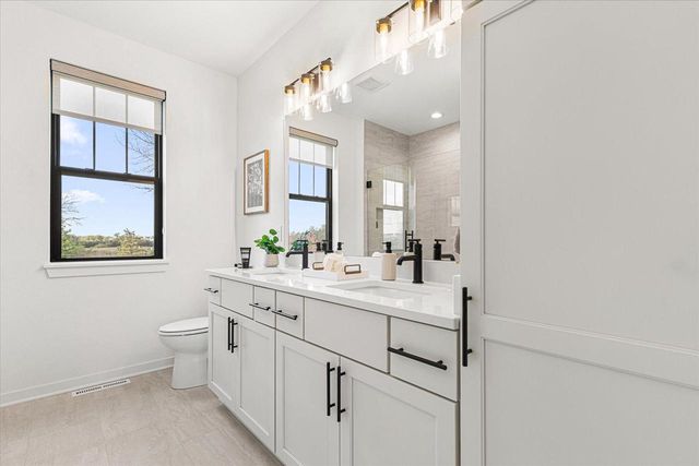 W251N2367 Valleyview CIRCLE, Pewaukee, WI 53072