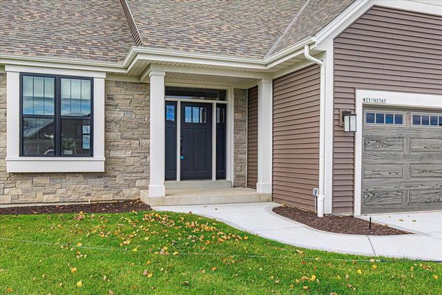 W251N2367 Valleyview CIRCLE, Pewaukee, WI 53072