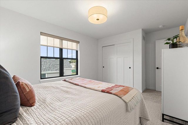 W251N2367 Valleyview CIRCLE, Pewaukee, WI 53072