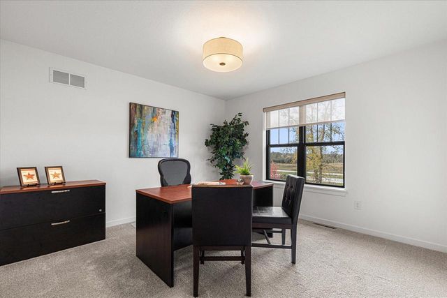 W251N2367 Valleyview CIRCLE, Pewaukee, WI 53072