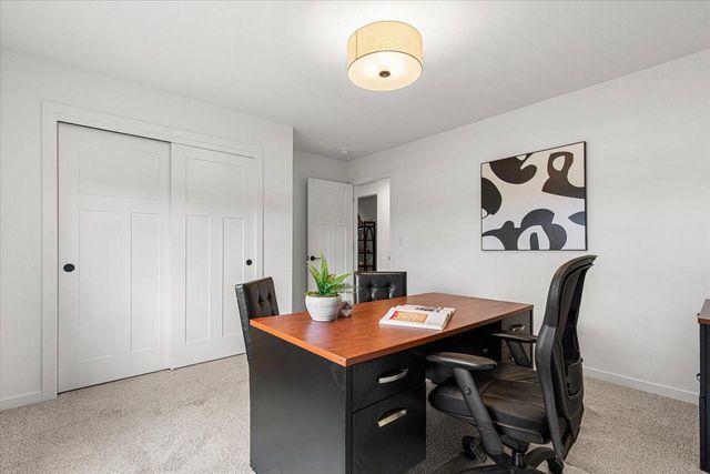 W251N2367 Valleyview CIRCLE, Pewaukee, WI 53072