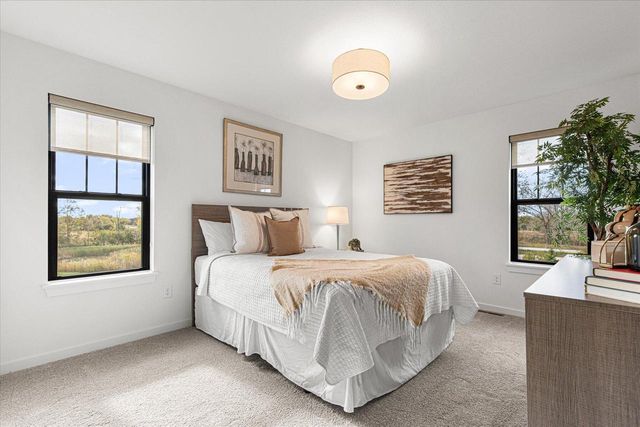 W251N2367 Valleyview CIRCLE, Pewaukee, WI 53072