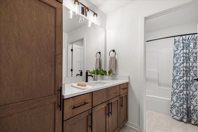 W251N2367 Valleyview CIRCLE, Pewaukee, WI 53072