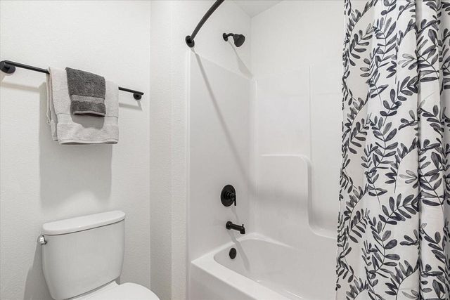 W251N2367 Valleyview CIRCLE, Pewaukee, WI 53072